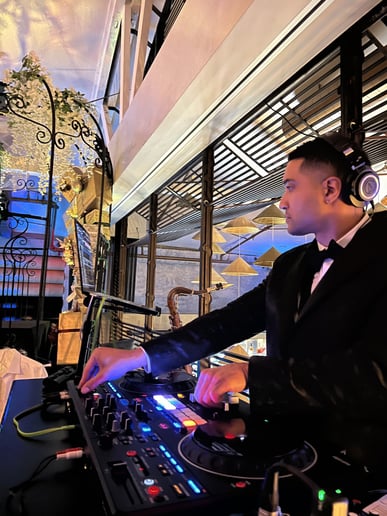 Gallery photo 2 of DJ Mage