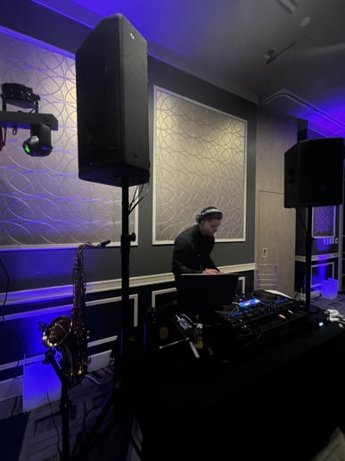 Gallery photo 4 of DJ Mage