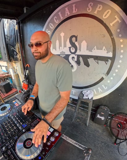 Gallery photo 6 of DJ Manny E