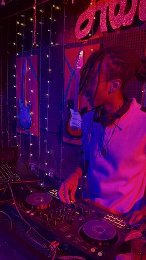Gallery photo 4 of DJ Marley Mac