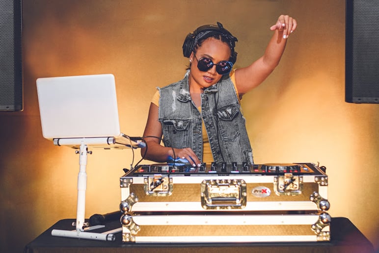 Gallery photo 1 of DJ Mel