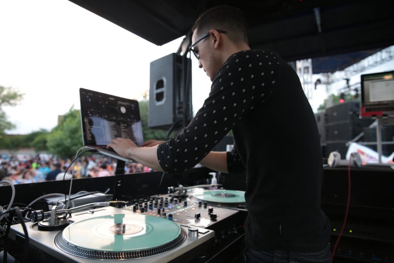Gallery photo 2 of DJ Men-Yo