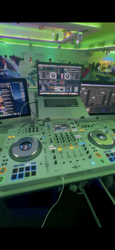 Gallery photo 3 of DJ Mauro