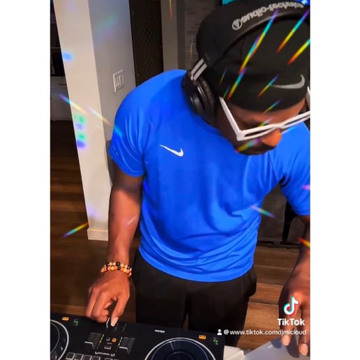 Gallery photo 1 of Dj MicLOUD