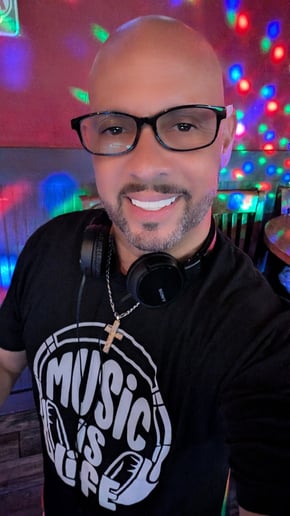 Gallery photo 4 of Michael J Radio