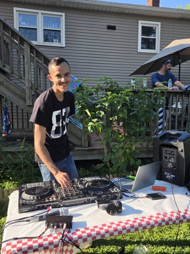Gallery photo 1 of DJ MikeyBrew