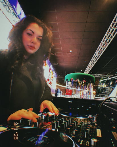 Gallery photo 4 of DJ Miss Deezy