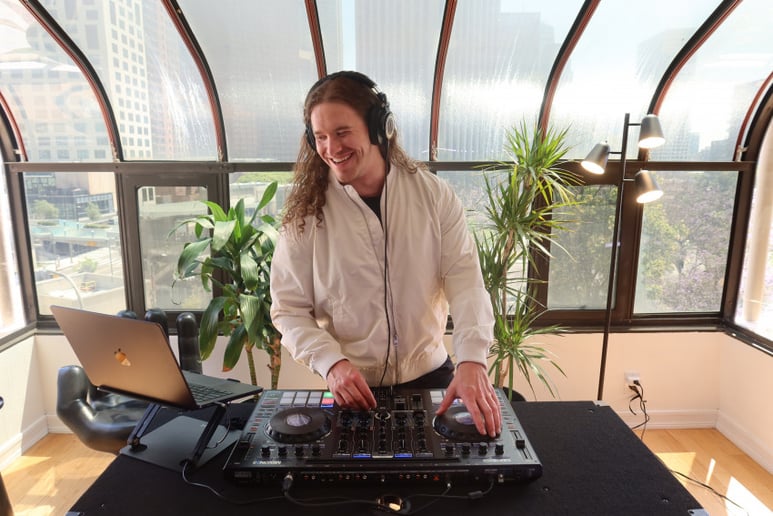 Gallery photo 2 of DJ MJ