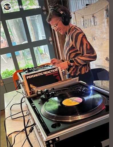 Gallery photo 4 of DJ MoMBoD