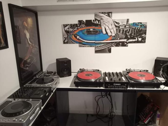 Gallery photo 1 of DJ Neil S.