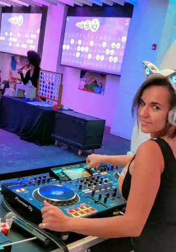 Gallery photo 1 of DJ Oh'NikkiAshley