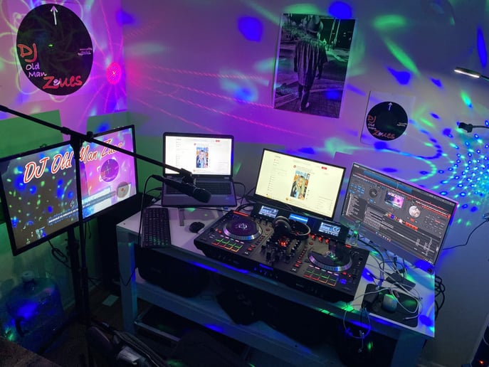 Gallery photo 2 of DJ OldmanZues