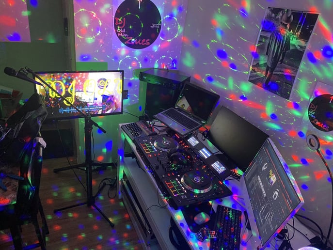 Gallery photo 8 of DJ OldmanZues