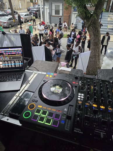 Gallery photo 3 of DJ Papa B3ar