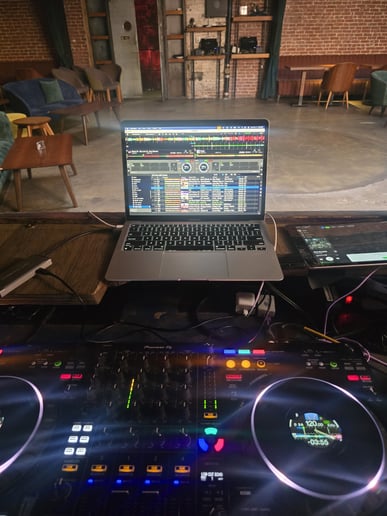 Gallery photo 9 of DJ Papa B3ar