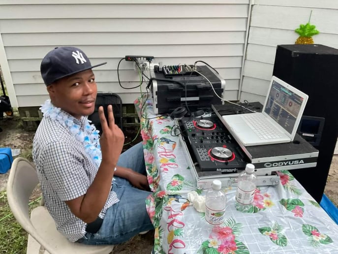 Gallery photo 1 of DJ Pat
