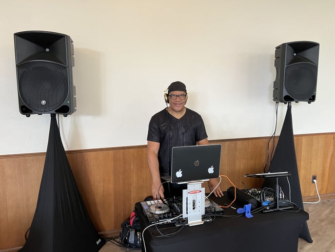 Gallery photo 1 of Dj Peace Piano