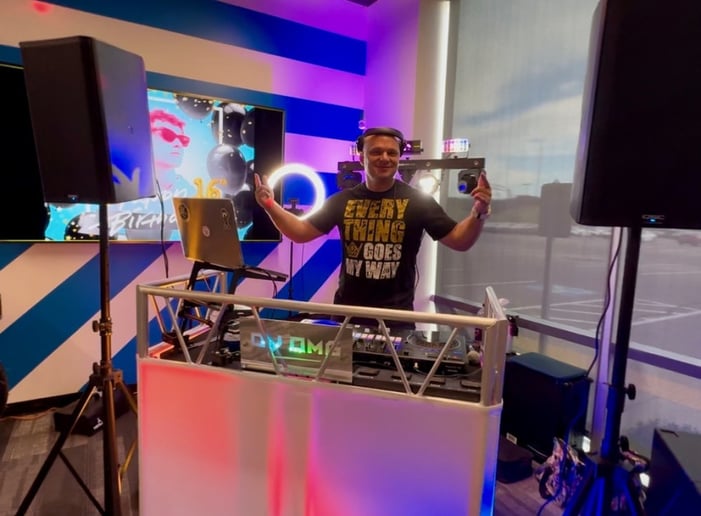 Gallery photo 4 of DJ OMG