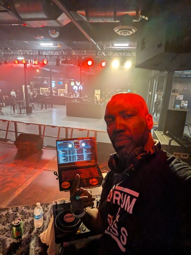 Gallery photo 8 of DJ Quanta Ent