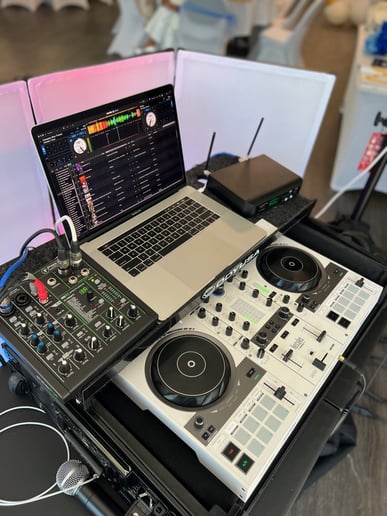 Gallery photo 1 of DJ Quezzo