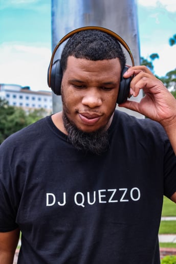 Gallery photo 2 of DJ Quezzo