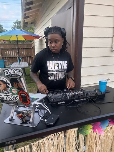 Gallery photo 8 of DJ RaeTooTrill