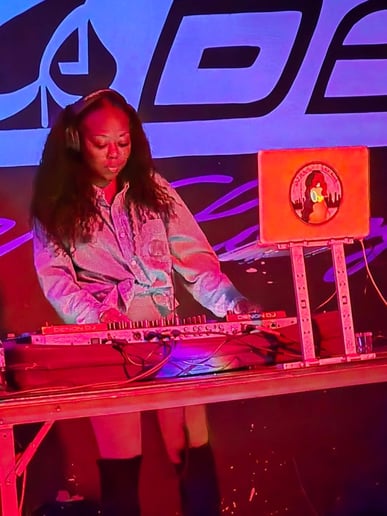Gallery photo 7 of Dj Randee Savage