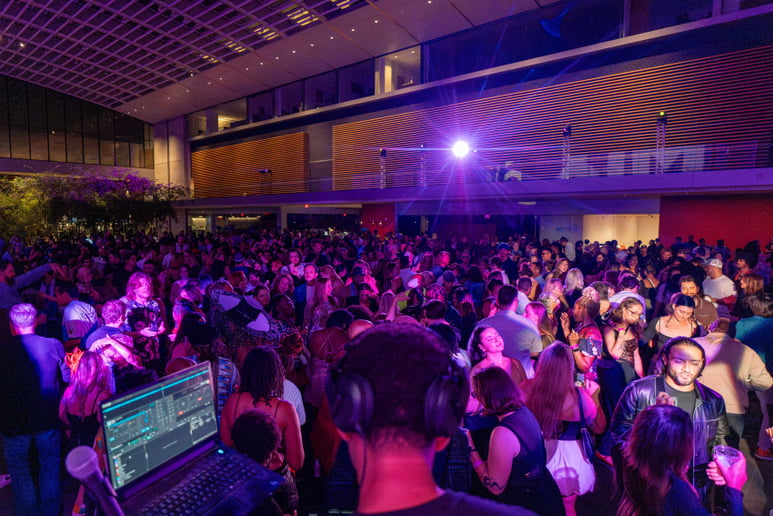 Gallery photo 5 of DJ Reggie Fields