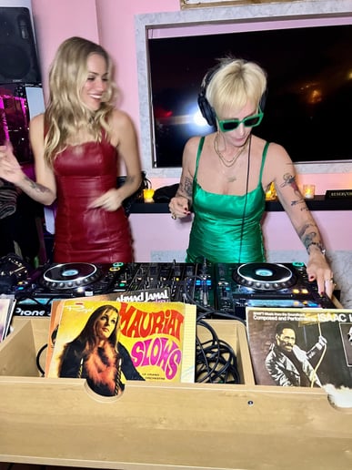 Gallery photo 22 of DJ Reggie Y2K
