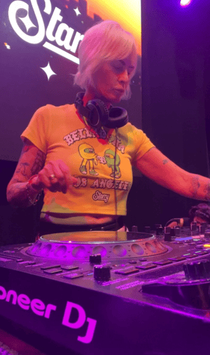 Gallery photo 4 of DJ Reggie Y2K