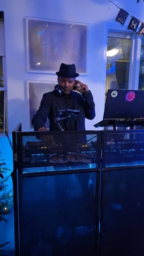 Gallery photo 9 of DJ Retro