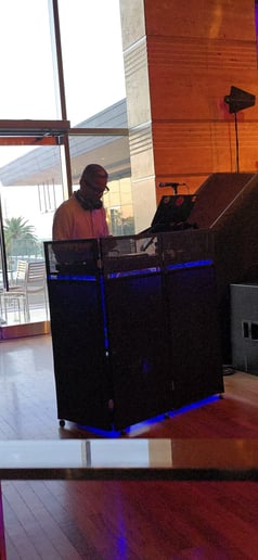 Gallery photo 8 of DJ Retro