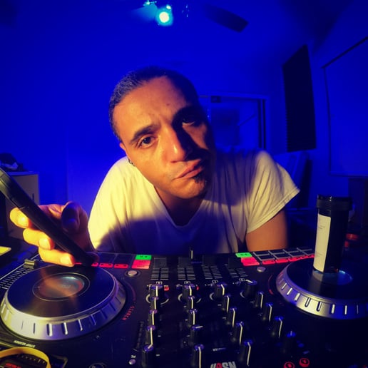 Gallery photo 2 of DJ Rob Pizarro