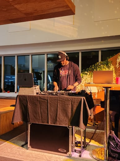 Gallery photo 1 of DJ Royal Singleton