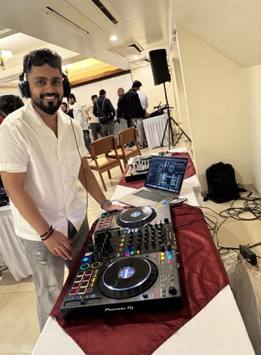Gallery photo 1 of DJ Royals