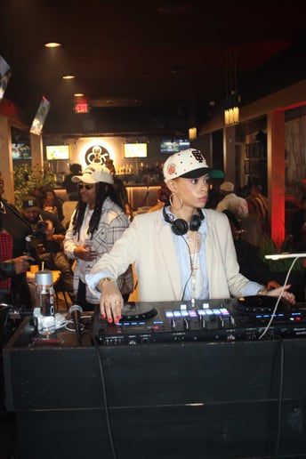 Gallery photo 8 of DJ SandyJ