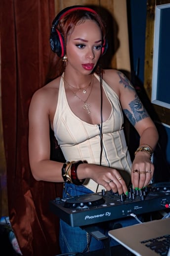 Gallery photo 9 of DJ SandyJ