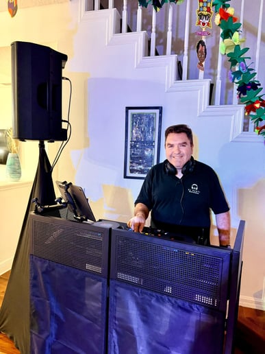 Gallery photo 2 of DJ Santi