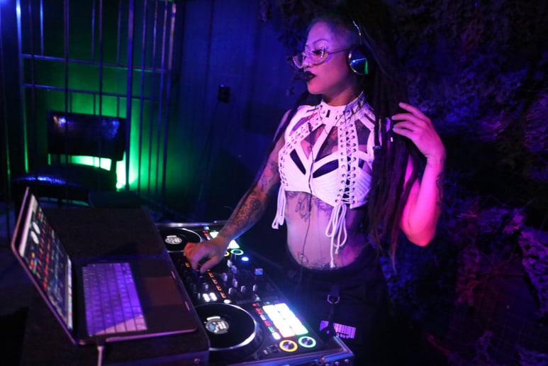 Gallery photo 5 of Dj Sativa