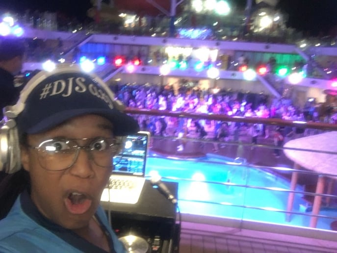 Gallery photo 2 of DJ Saxy