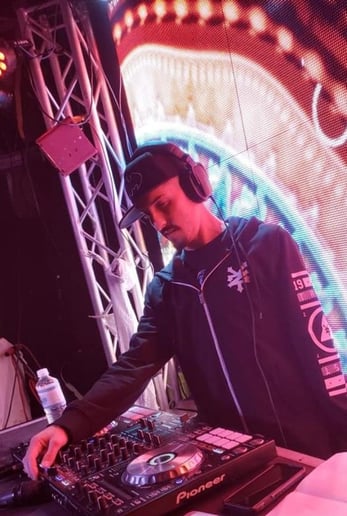 Gallery photo 7 of DJ Sean Sinclair