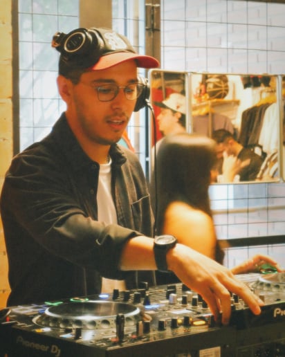 Gallery photo 1 of DJ Shades