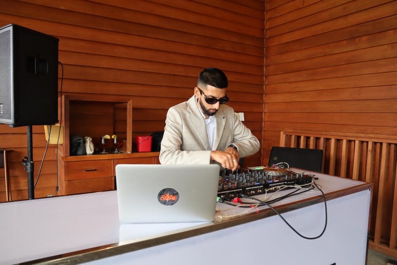 Gallery photo 13 of Dj Sizzle