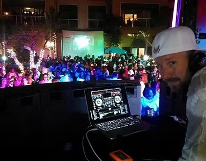 Gallery photo 13 of DJ Snow