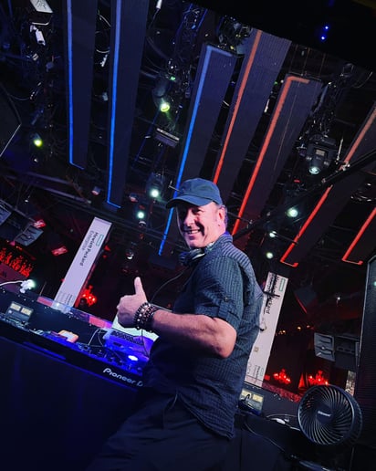 Gallery photo 20 of DJ Snow