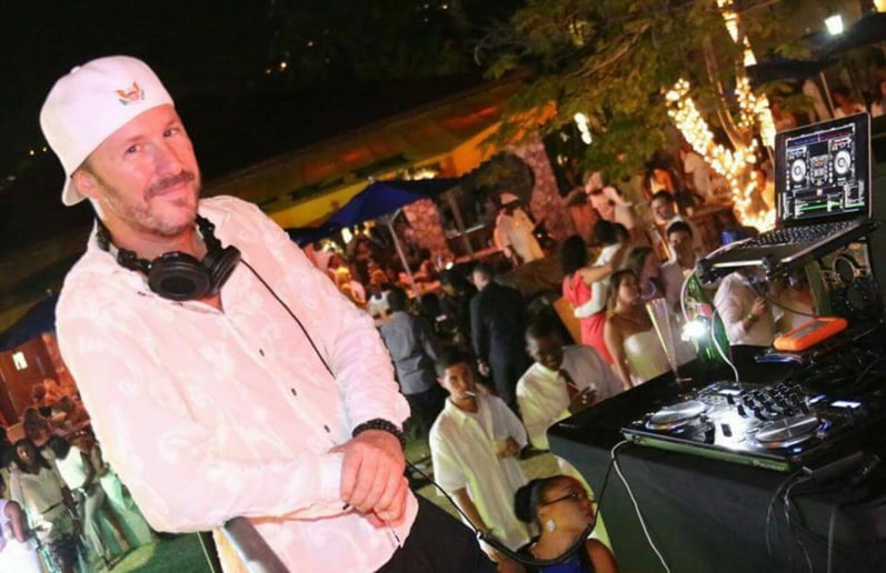 Gallery photo 17 of DJ Snow