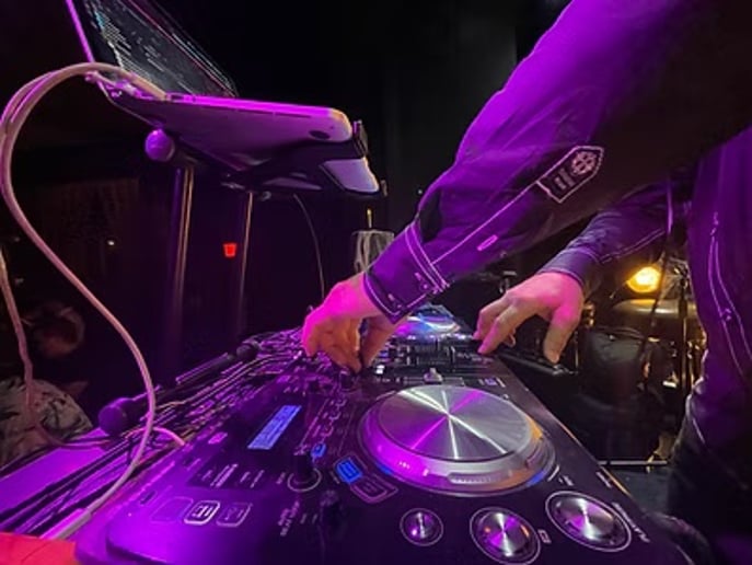 Gallery photo 22 of DJ Snow