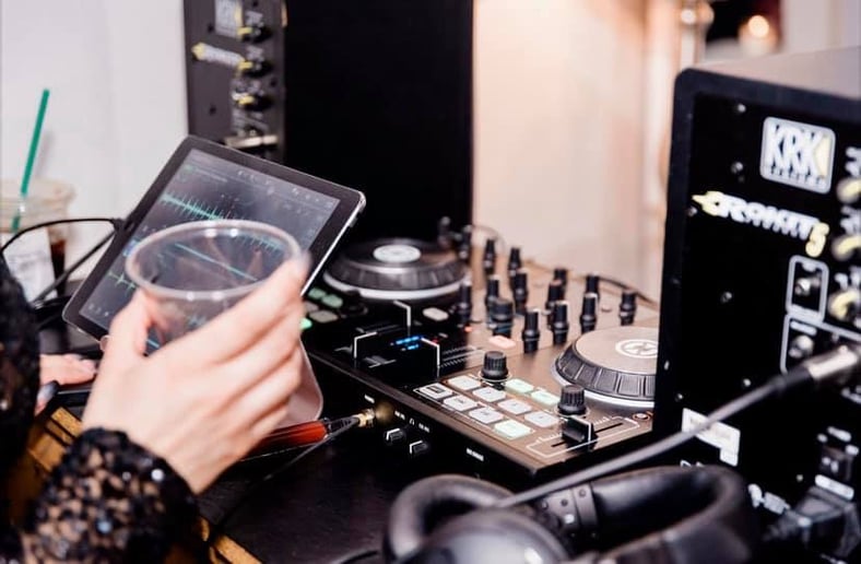 Gallery photo 2 of DJ Soft Cherry