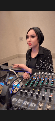Gallery photo 1 of DJ Sondos – Sisters Band