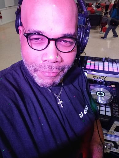 Gallery photo 7 of DJ Stash